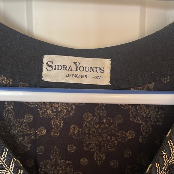 Pakistani Indian kurta by Sudra Younus in black with gold block print. - Picture 4 of 9